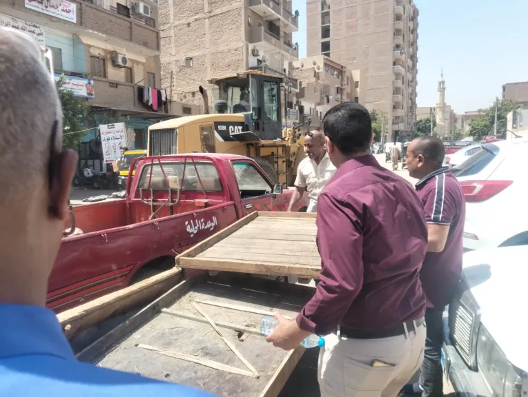 جانب من متابعه 