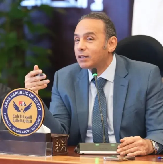 الدكتور إسلام عزام رئيس الهيئة العامة للرقابة المالية