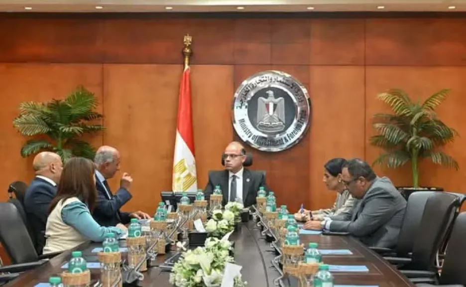 اجتماع وزير الاستثمار والتجارة الخارجية مع مساعد وزير الخارجية للشؤون المتاخ والبيئة والتنمية المستد
