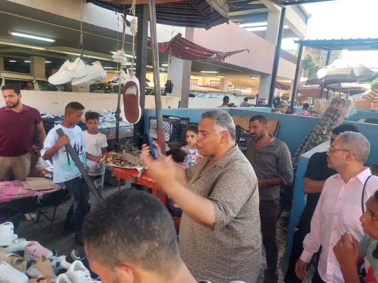 جانب من متابعه 
