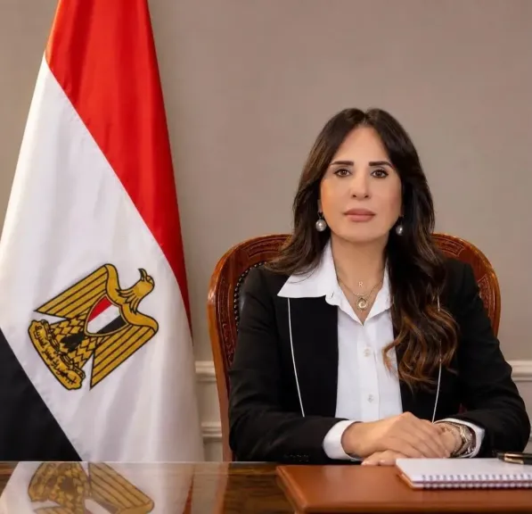 وزيرة الإسكان 