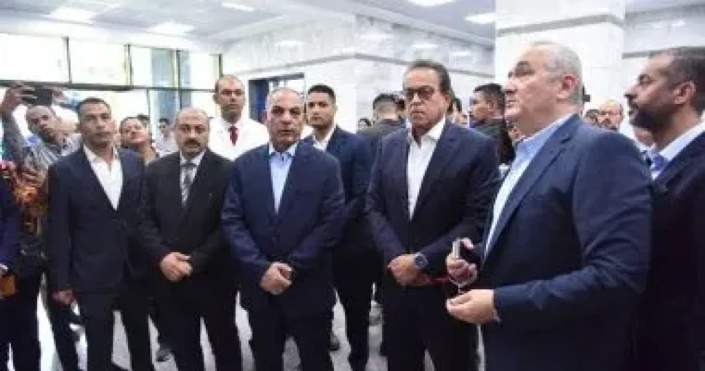 وزير الصحة خلال زيارة مشروع تطوير مستشفى أورام الإسماعيلية