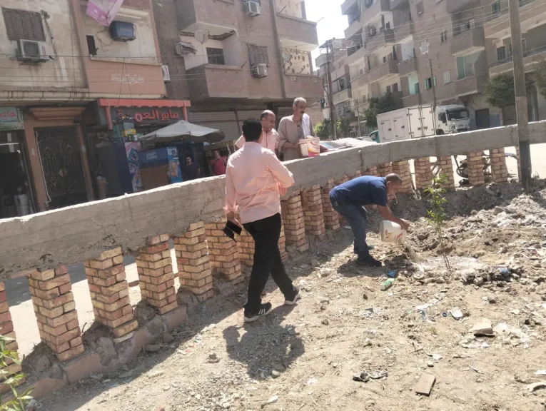 جانب من متابعه 
