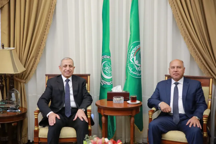 وزير النقل يهنئ الأكاديمية العربية