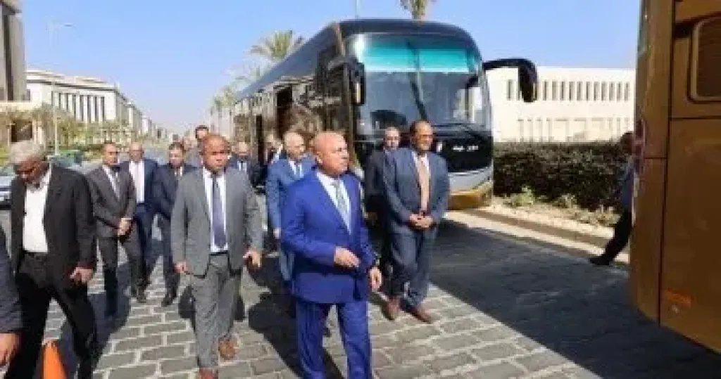 وزير النقل يتفقد الأتوبيسات الجديدة المنضمة لأسطول سوبر جيت