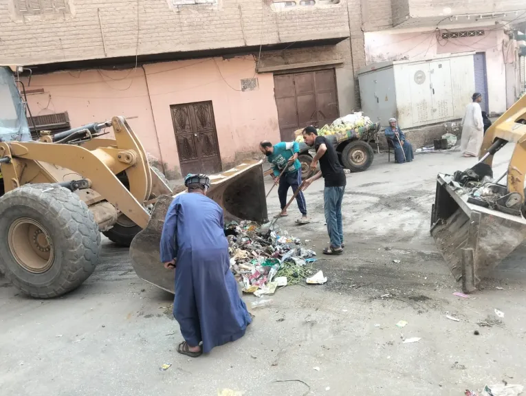 جانب من متابعه 