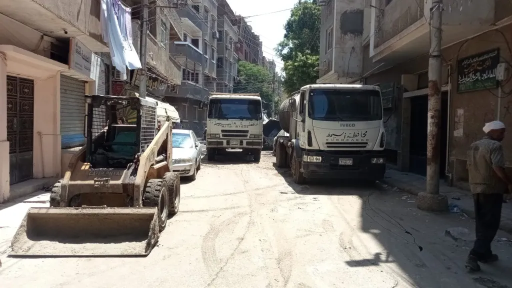 جانب من متابعه 