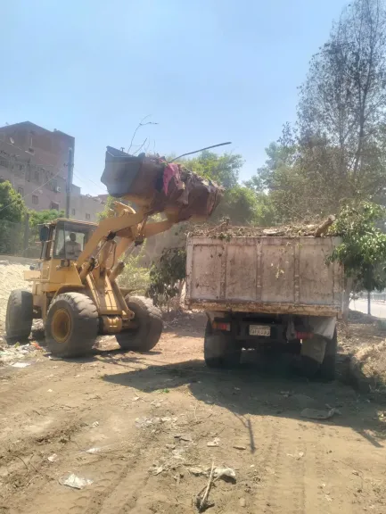 جانب من متابعه 