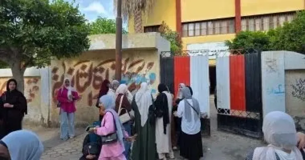 طلاب الدبلومات الفنية