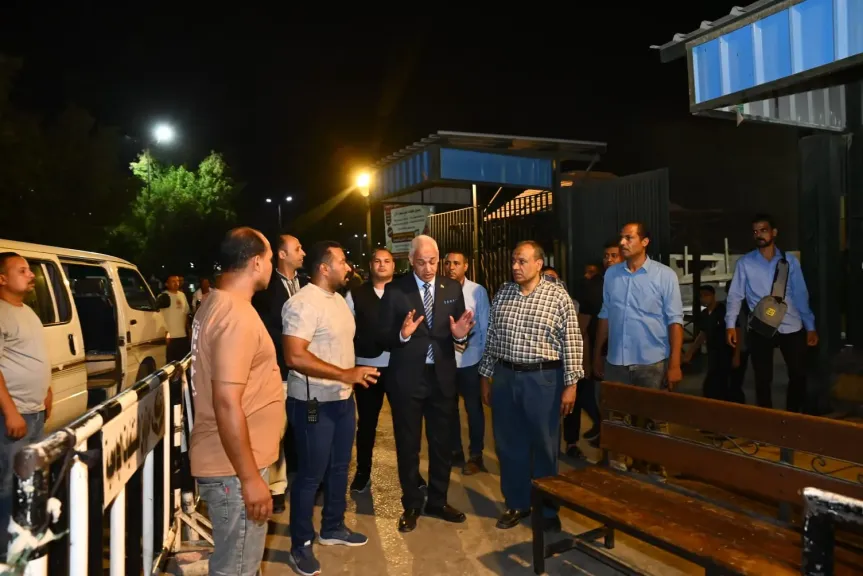جانبالدكتور_ عبدالمولى يجري_ جولةً بمستشفى الإصابات_ والطوارئ لمراجعة ا_ستغلال المساحات من متابعه