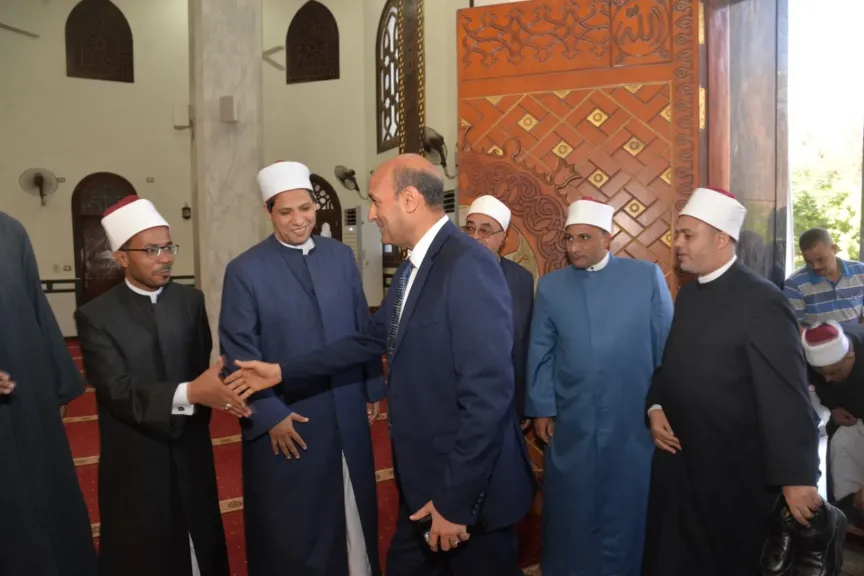 جانب من متابعه 