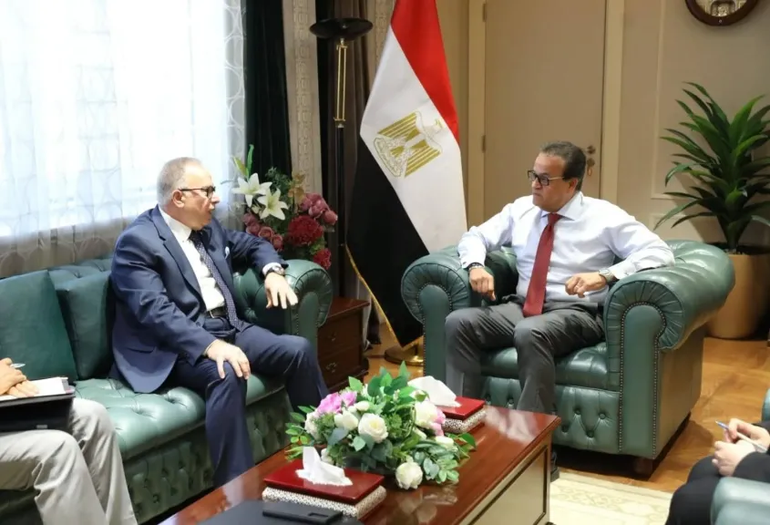 لقاء الدكتور خالد عبدالغفار وزير الصحة والسكان مع الدكتور أسامة حمدي أستاذ الباطنة والسكر بجامعة هار