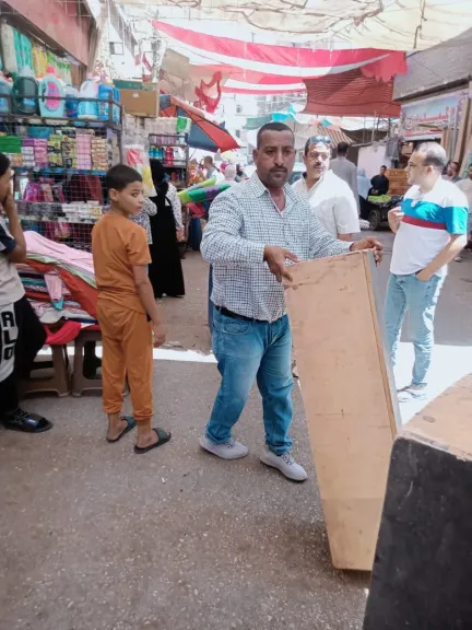 جانب من متابعه 