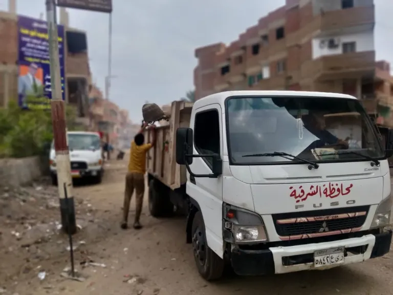 جانب من اعمال النظافة 