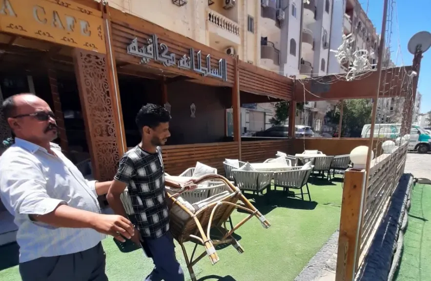  حملة مكبرة لضبط وإزالة إشغالات الكافتيريات بمنطقة الذهبية بالغردقة