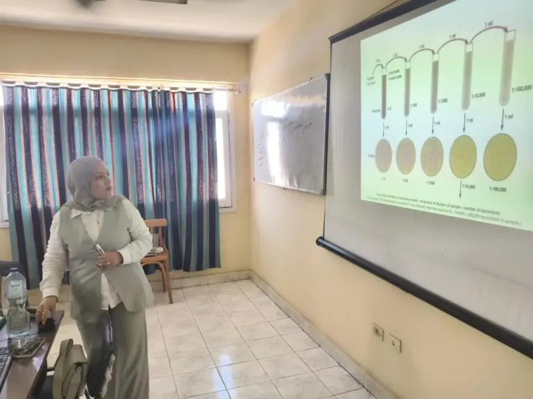 برنامج تدريبي متخصص بعنوان التحاليل المعملية للتطبيقات الحديثة على أنظمة سلامة الغذاء