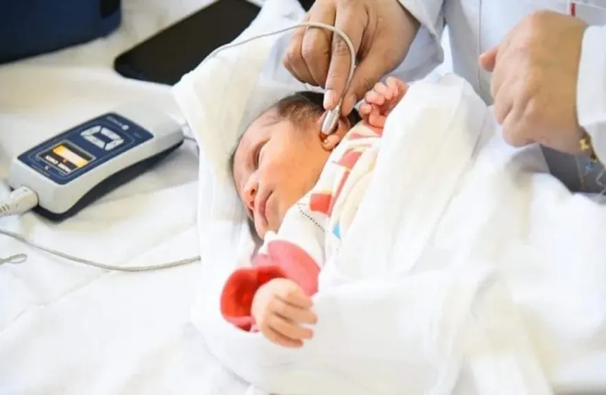 علاج فقدان السمع لدى حديثي الولادة 