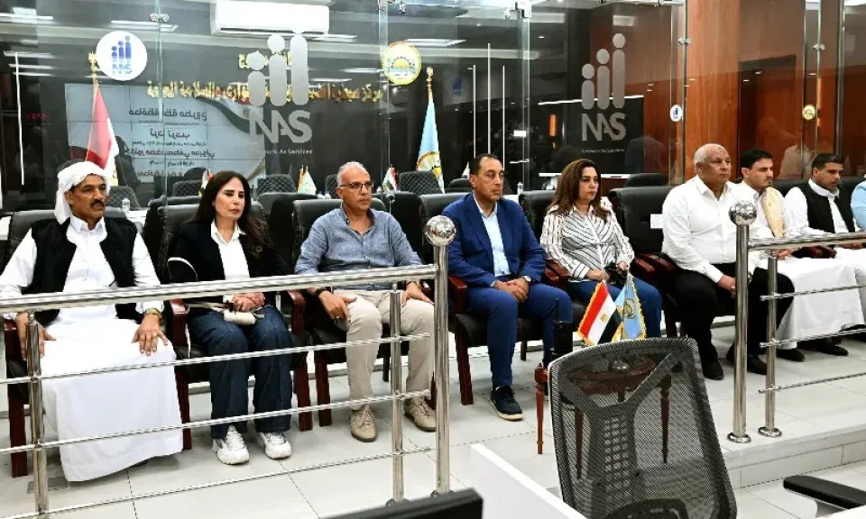 زيارة رئيس الوزراء مركز سيطرة الشبكة الوطنية للطوارئ والسلامة العامة في مطروح