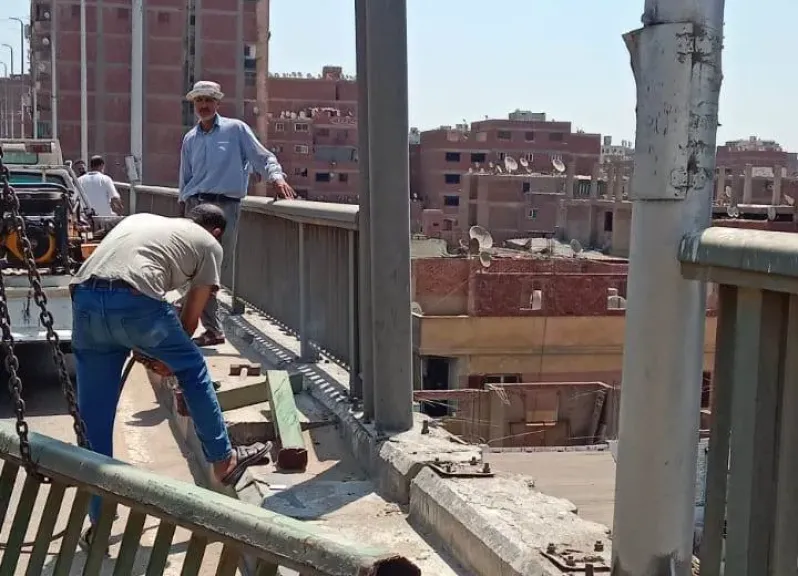 أعمال صيانة محور صفط اللبن وتركيب الأسوار الحديدية