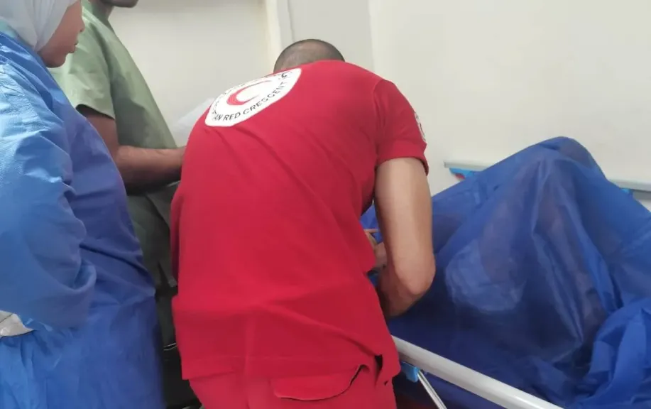 الهلال الأحمر المصري يقدم الدعم النفسي والمساندة لأسر ضحايا ومصابي حادث تصادم سيارتي عمال بالإسماعيل