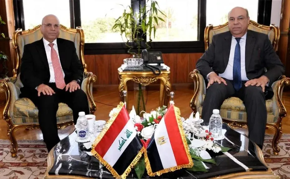 وزير الطيران المدني يلتقي سفير العراق بالقاهرة