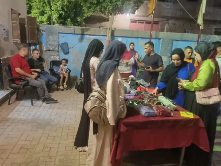 جانب من متابعه 