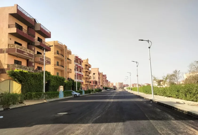 تنفيذ مشروعات الطرق والمرافق بعدد من المدن الجديدة