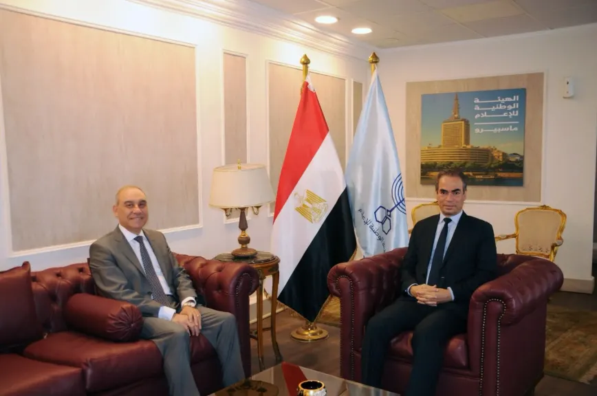 اجتماع المسلماني مع علاء يوسف قبل توقيع بروتوكول التعاون بين الوطنية للإعلام وهيئة الاستعلامات