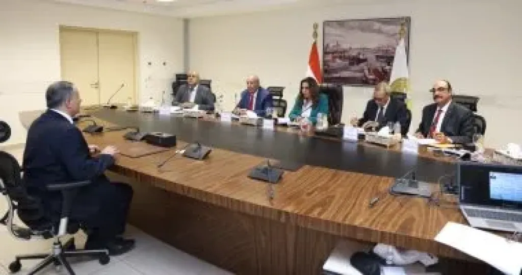 وزير التنمية المحلية خلال مقابلات أحد المرشحين