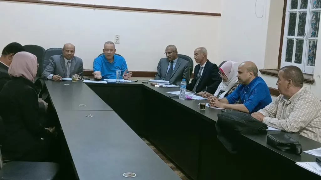 جانب من متابعه 