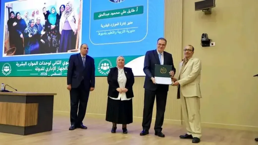 جانب من متابعه 