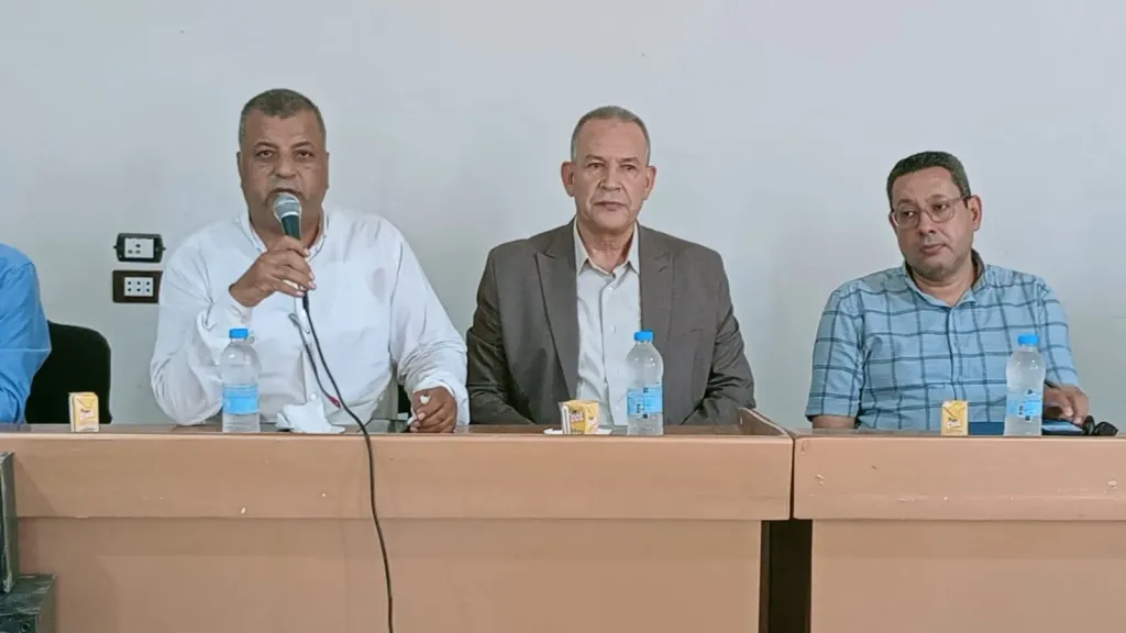 جانب من متابعه 
