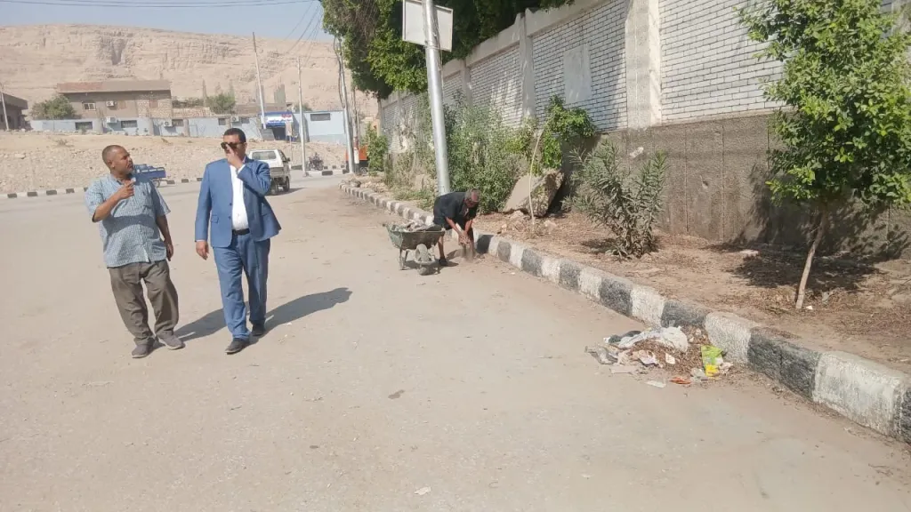 جانب من متابعه 