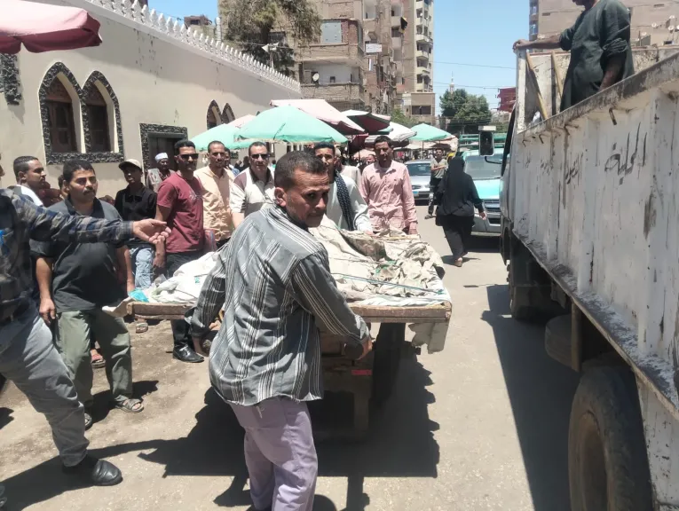 جانب من متابعه 