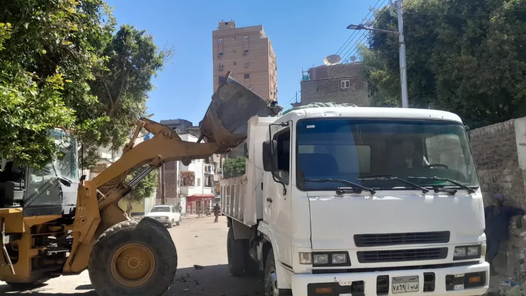 جانب من متابعه 