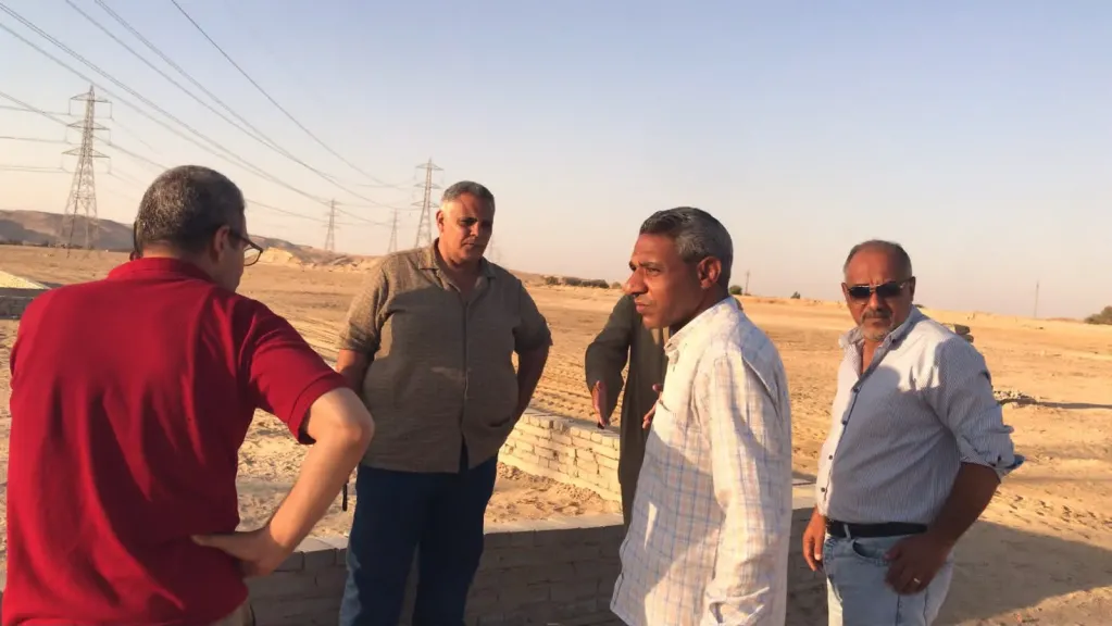 جانب من متابعه 