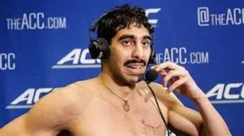 عبد الرحمن سامح لاعب المنتخب الوطنى للسباحه