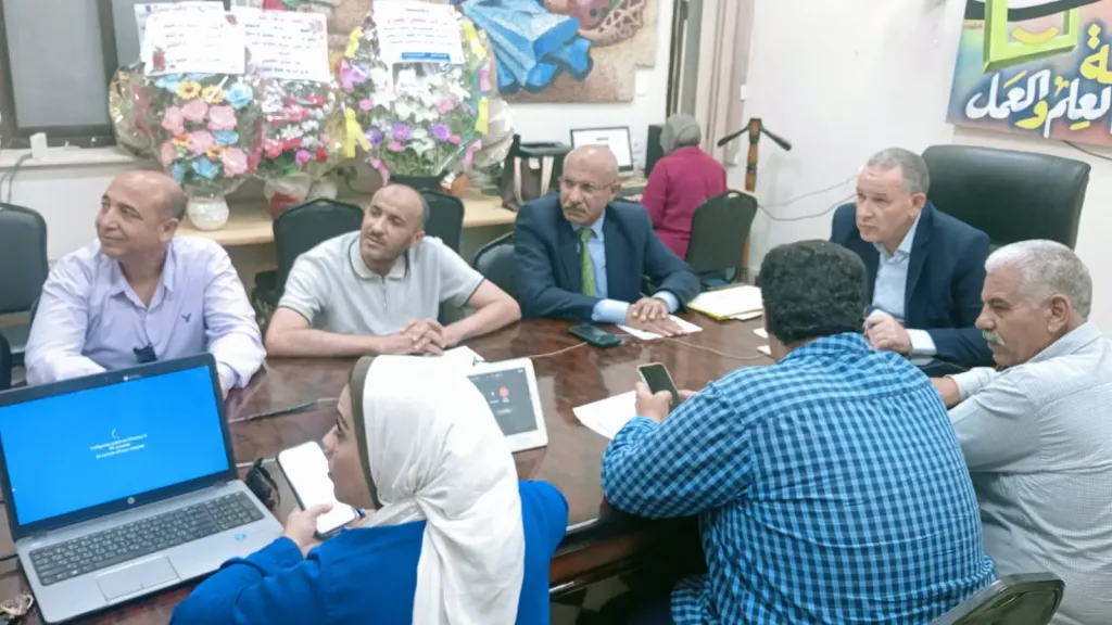 جانب من متابعه 