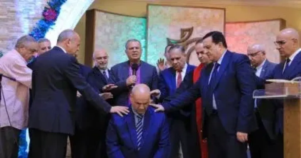 رئيس الطائفة الإنجيلية يشهد رسامة شيخ جديد