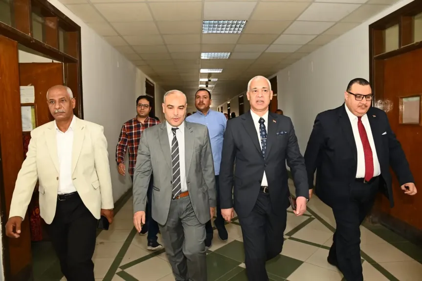 جانب من متابعه 