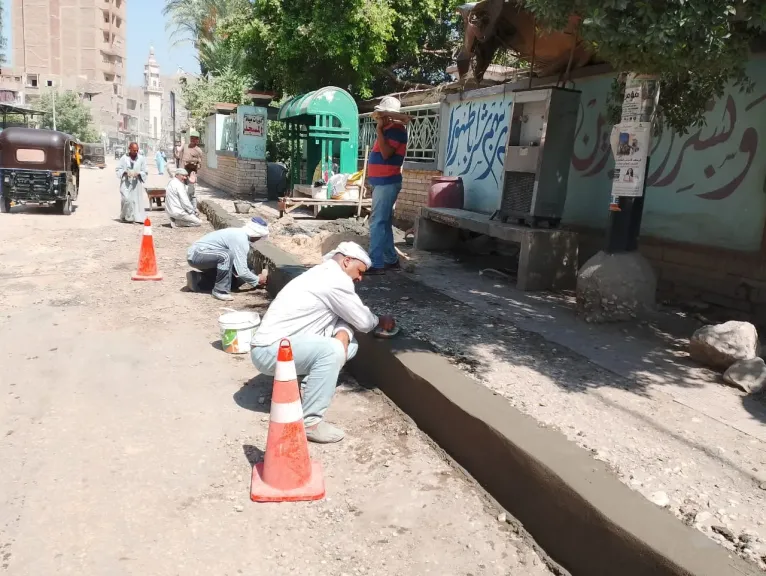 جانب من متابعه 