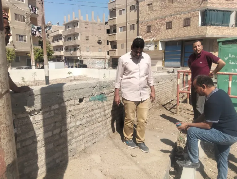 جانب من متابعه 
