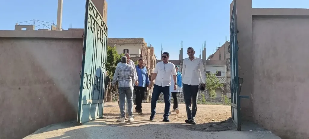 جانب من متابعه 