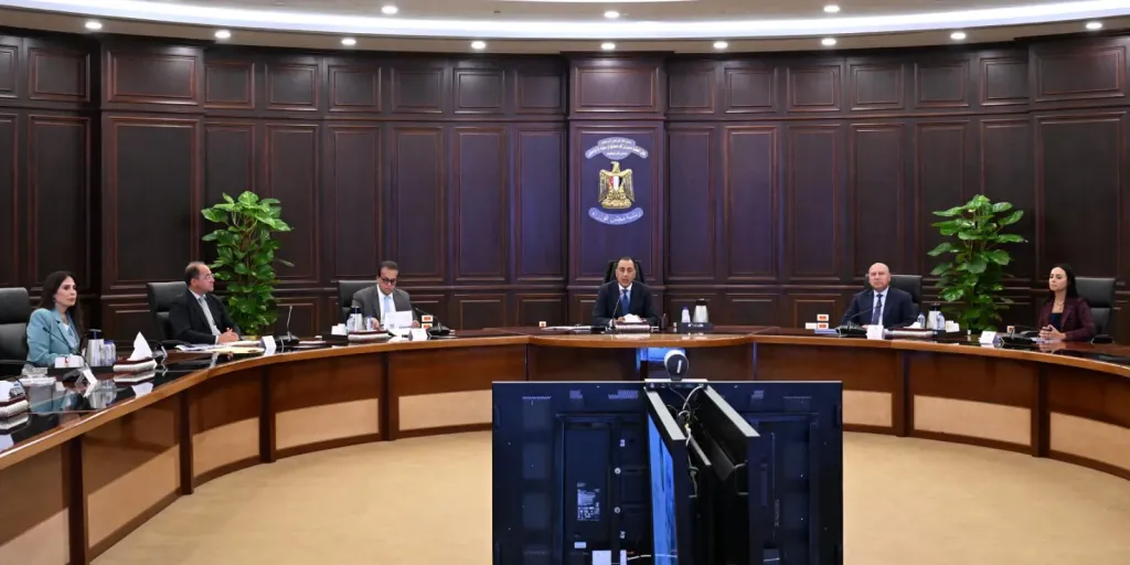 رئيس الوزراء يتابع الموقف التنفيذي للمبادرة الرئاسية حياة كريمة