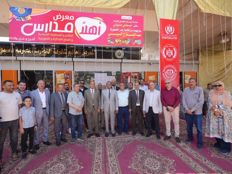 جانب من متابعه 