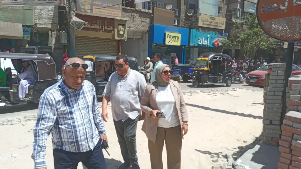 جانب من متابعه 
