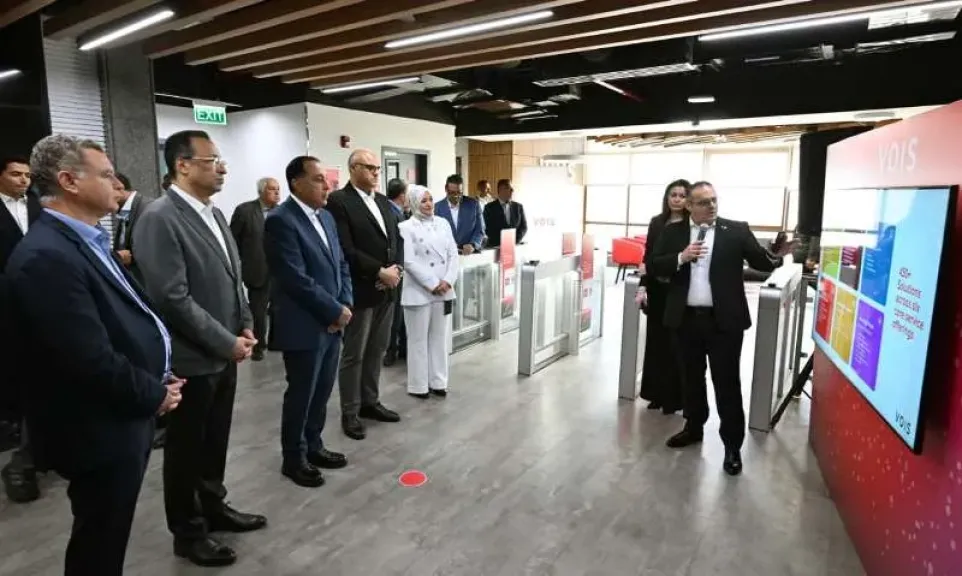 رئيس الوزراء يزور شركة فودافون للحلول الذكية (VOIS)