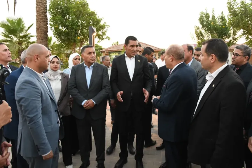 وزير الشباب والرياضة ومحافظ القليوبية افتتح عددا من الشخصيات الرياضية بنادي العبور 