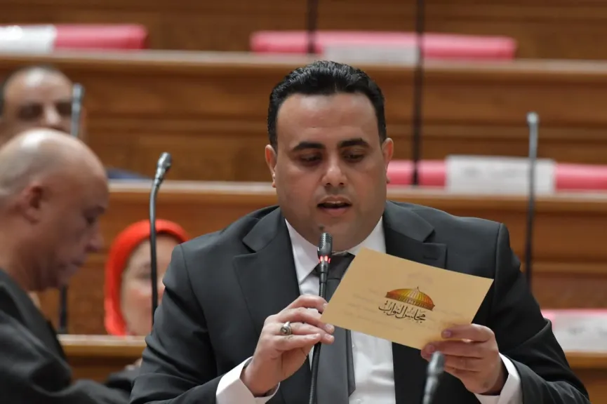 النائب مصطفى مزيرق