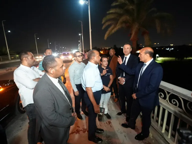 جانب من متابعه 